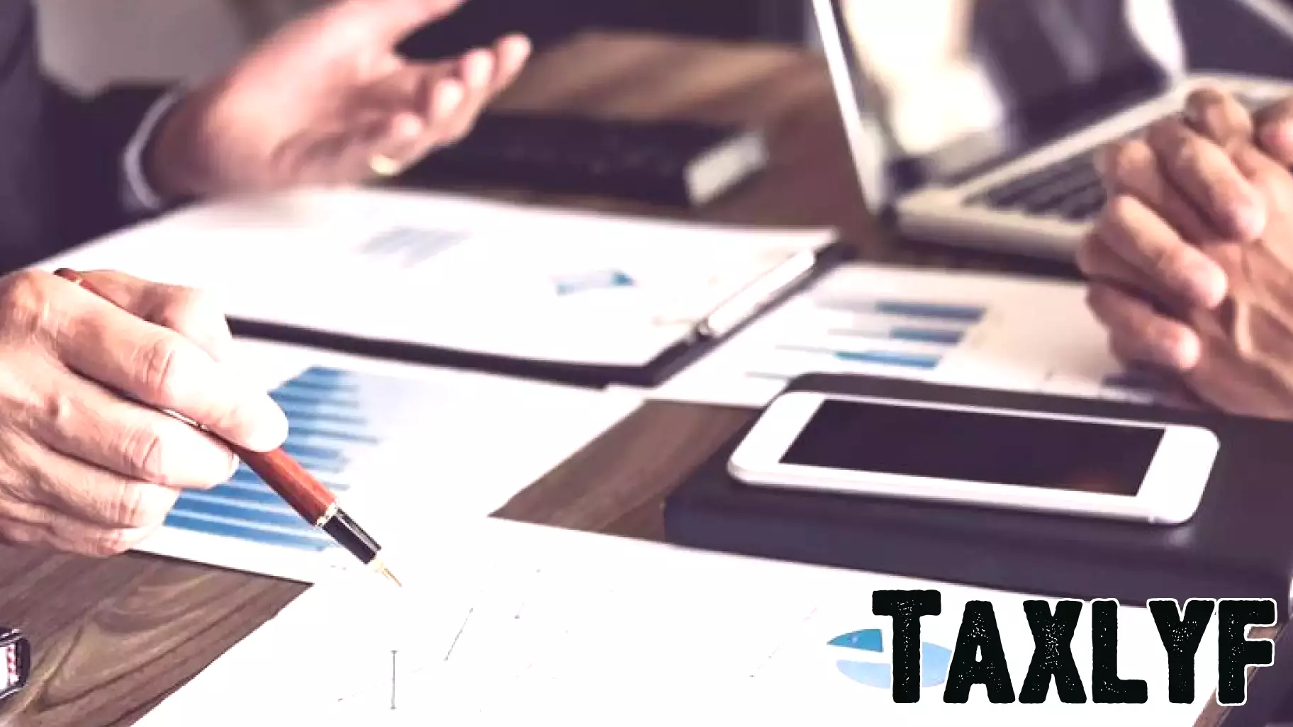 How The LPL Financial Holdings (LPLA) Narrative Is Shifting With Mixed Analyst Price Targets