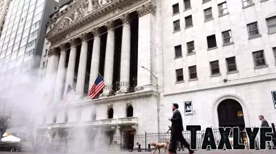 Market Turmoil: Dow Falls 300 Points Amid Regional Bank Concerns