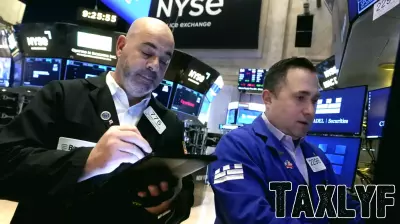 Uncertain Weekend Ahead as Major Indices Show Mixed Signals